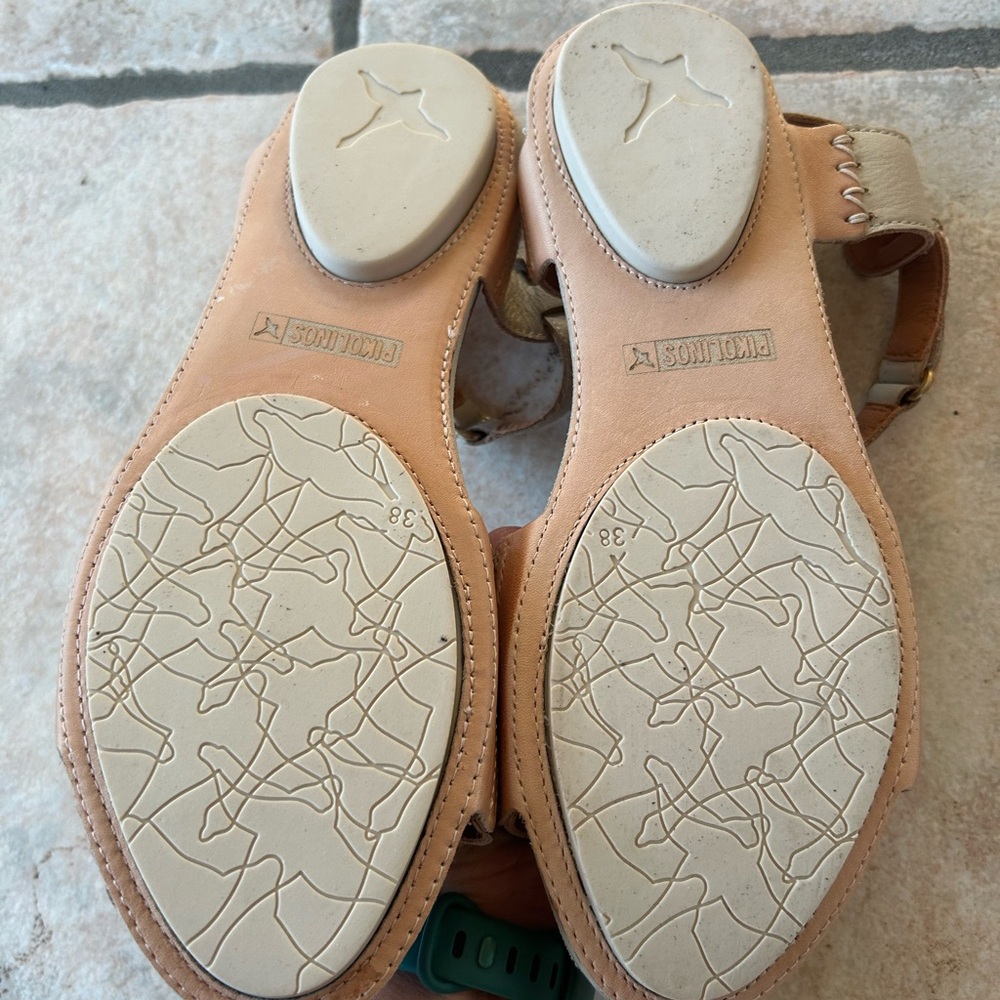 PIKOLINOS Gold Sandals - Picture 3 of 5